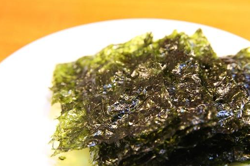 糖尿病患者可于饭前食用紫菜,以降低血糖.一般可用紫菜做汤,羹.