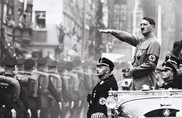 作为纳粹德国的元首,希特勒无法接受墨索里尼式的死法,他想要死得有