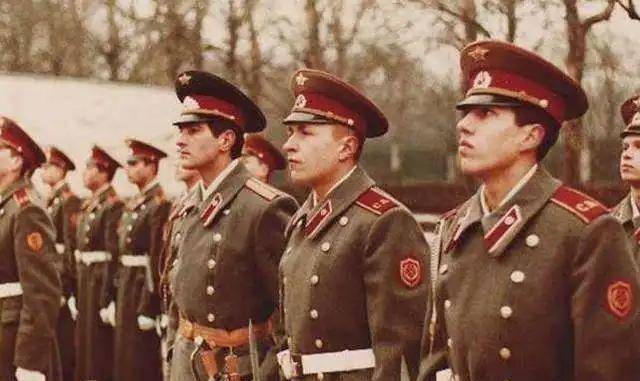 苏联的"钢铁长城"和"百万雄兵",是如何被"舆论战"搞垮的?