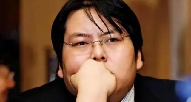 山西首富李海仓,坐拥几十亿却被好友枪杀了,如今儿子败光家产