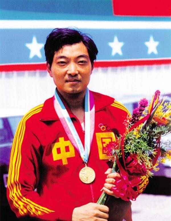 射击名将许海峰在1984年夺得中国首枚奥运会金牌才被逐渐打破