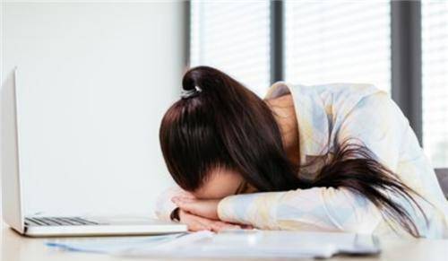 上海女子因下班忘关打印机,被公司强行开除,后面的操作太精彩了