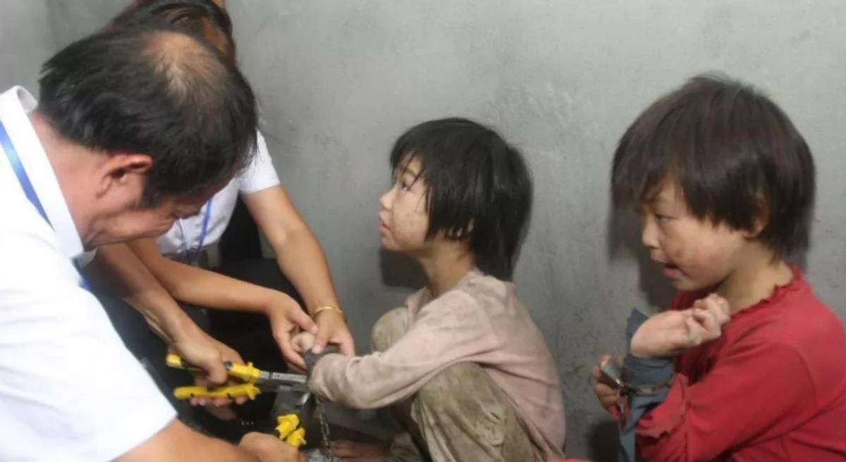 孩子出生22天被偷,16年后找回却成一级残疾,父亲大哭:叫我咋养