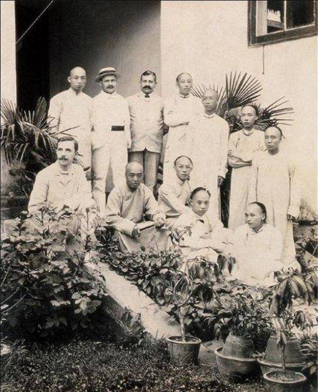 打拼60年的上海犹太首富,一生无儿无女,收养1600位学生遍布天下