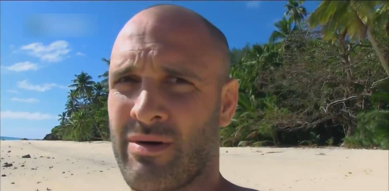 贝爷和德爷谁更厉害?对比一下他们曾服役过的部队就知道了