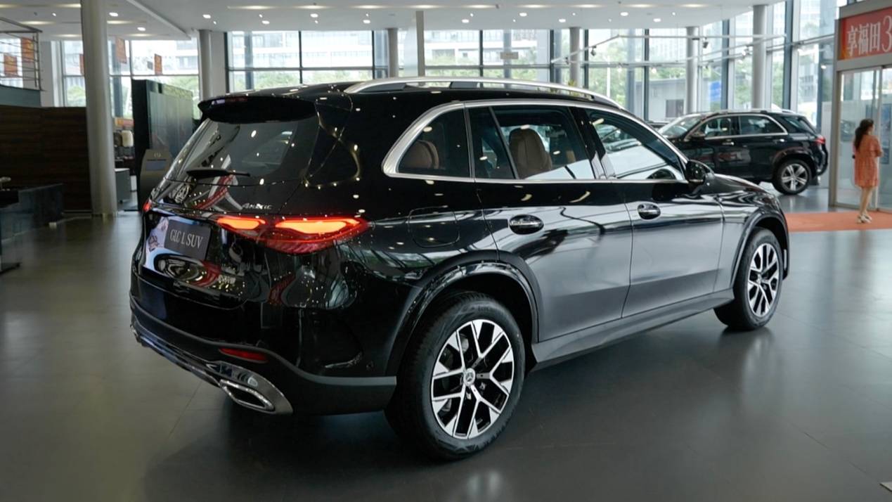 glc的后轮距大于前轮距,x3和q5l并非如此,横置引擎的q5l无话可说,但