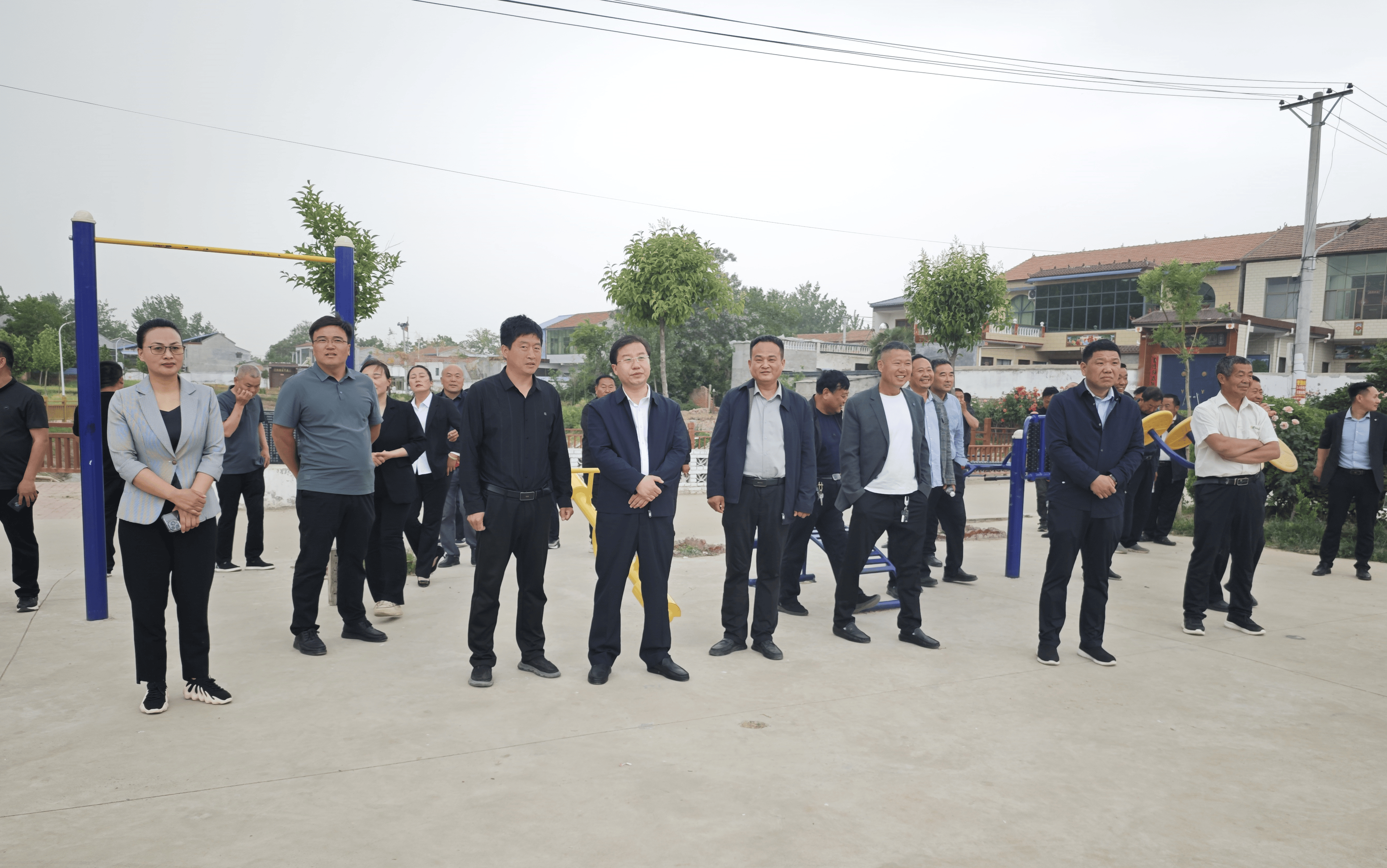 宁陵县华堡镇:开展农村人居环境整治评比观摩活动