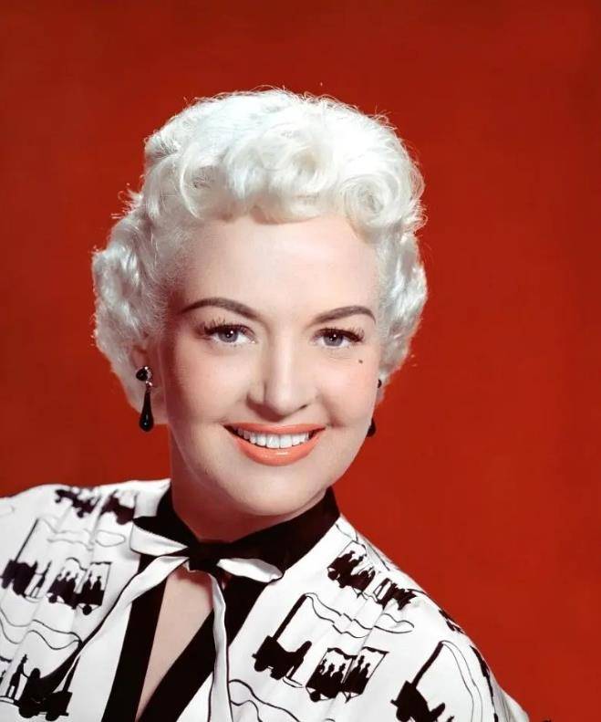 百万美腿女郎:身高163,因一双性感肉腿爆红,一双丝袜卖出天价_贝蒂