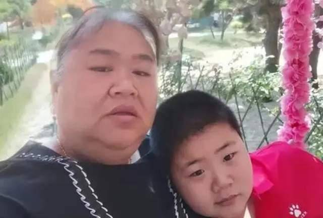 婚后,唐功红和孙爱民有了一个儿子,一家人的生活非常幸福.