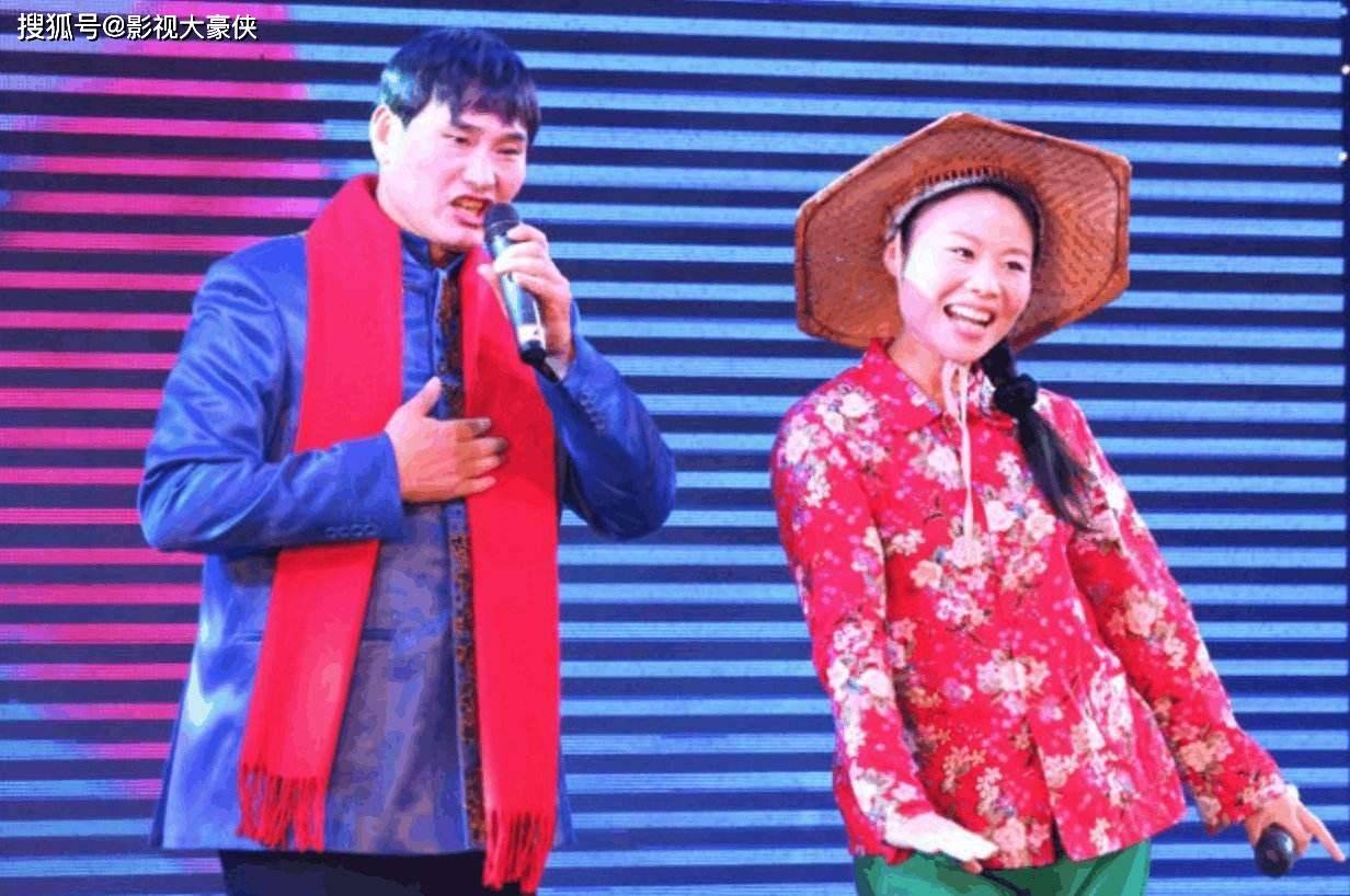 草帽姐:百万捐款终究抵过谎言无数,40岁抱孙子直播全家其乐融融