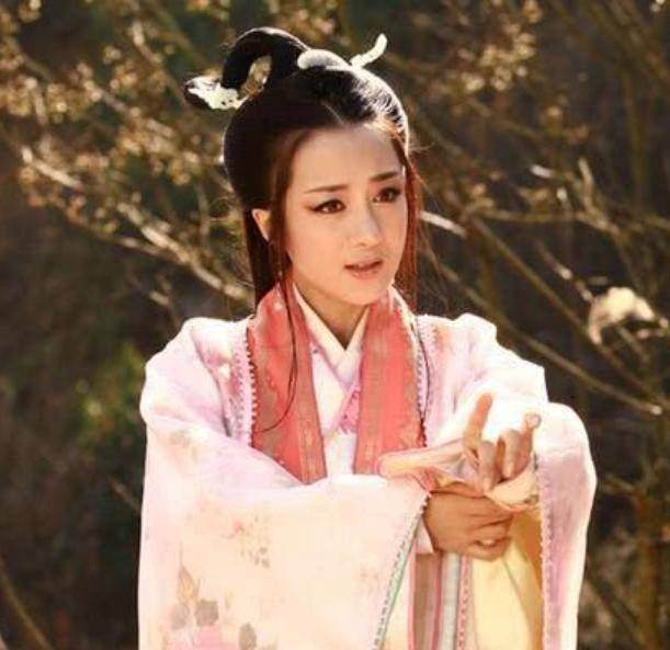 丈夫成为皇帝后却将她赐死,死后口中塞满米糠_甄宓_曹丕_曹植