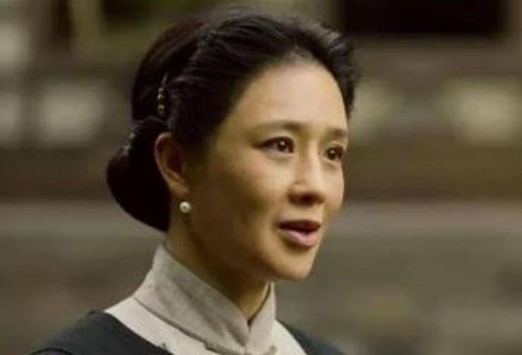 可对于这些流言蜚语,潘兰珍从未在意过,因为她知道陈独秀是爱自己的