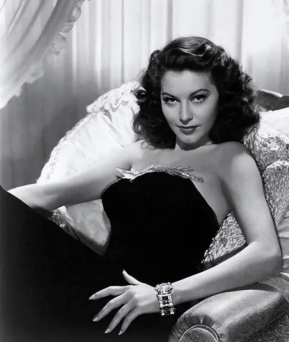 连环美人计!法国驻苏联大使拜倒在石榴裙下,论克格勃燕子的魅力