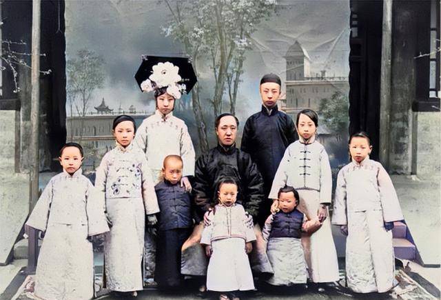 后来,韫瑛嫁给了婉容的弟弟润良.