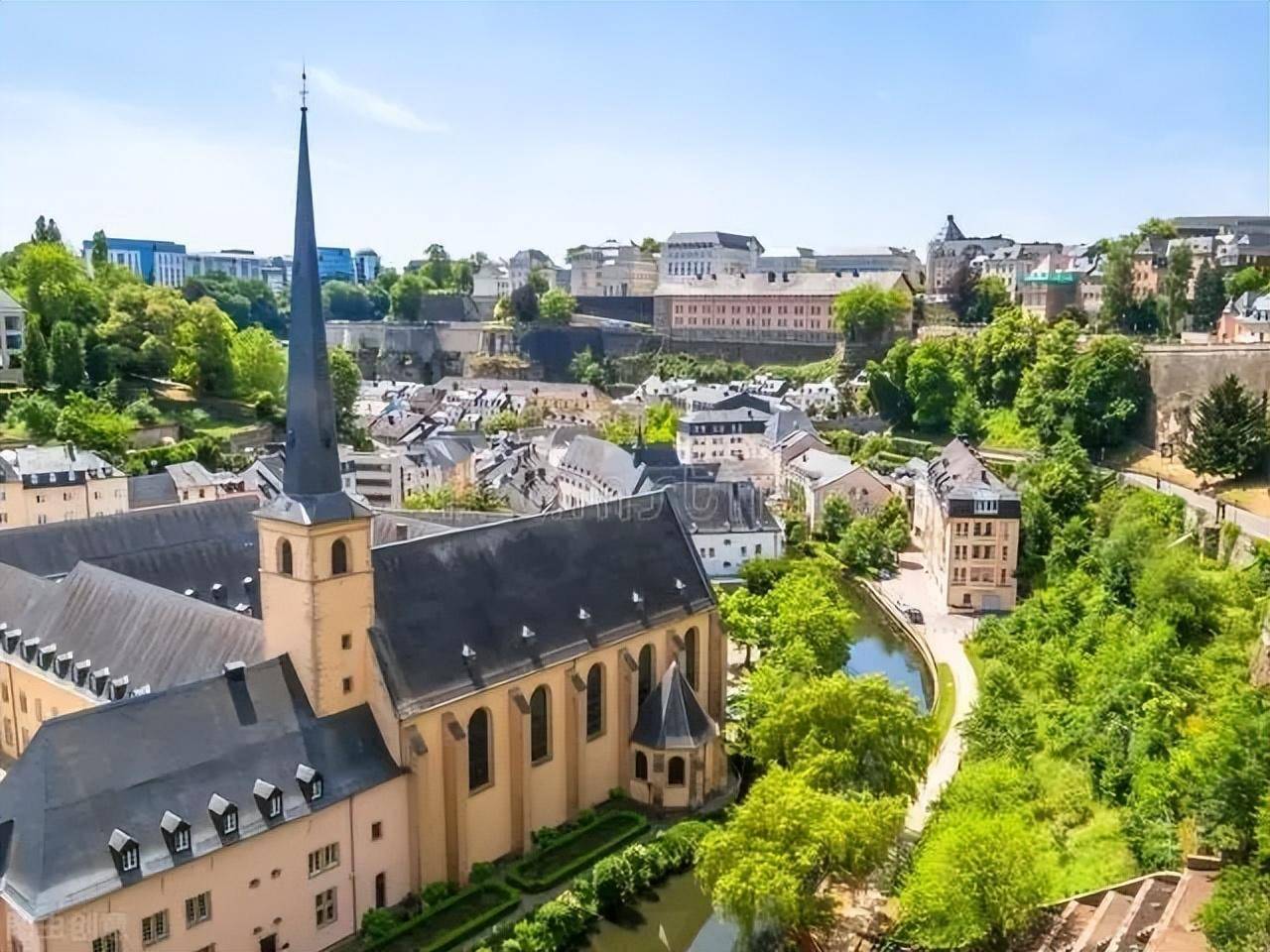 名不见经传的卢森堡,同性恋不但可以结婚,还可以领养小孩