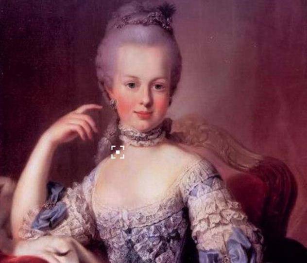 王后被处死前,不小心踩到了刽子手,所说12字,至今被传为佳话