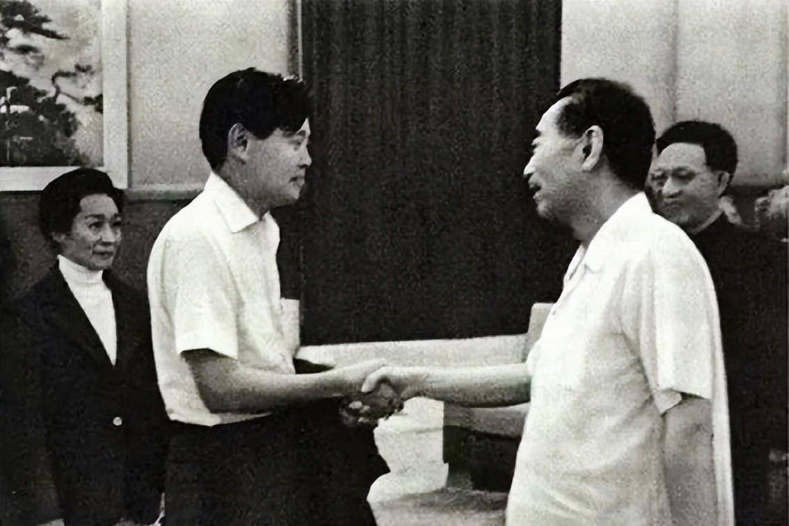 拒绝误会,该为100岁的杨振宁正名:伟大的爱国者,杰出的科学家