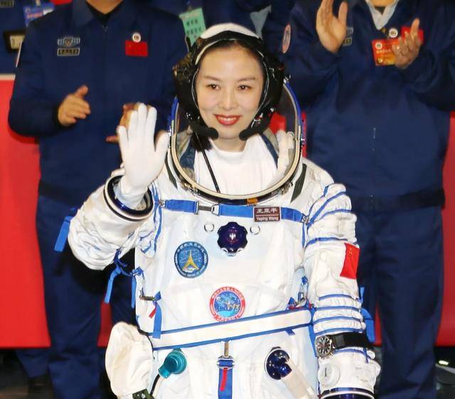 航天员王亚平有多重要?国家二级警卫保护,食物未经检验不能食用