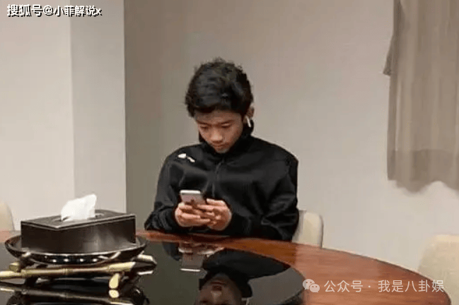 网友:这不随他爸爸和他爷爷_谢振轩_家庭_恋情