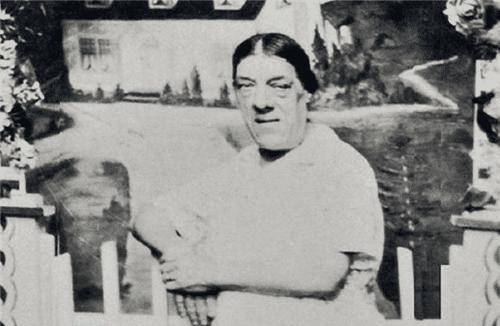 因一场病变成怪物,她为养活四个孩子,不顾嘲讽参加选丑比赛赚钱_玛丽