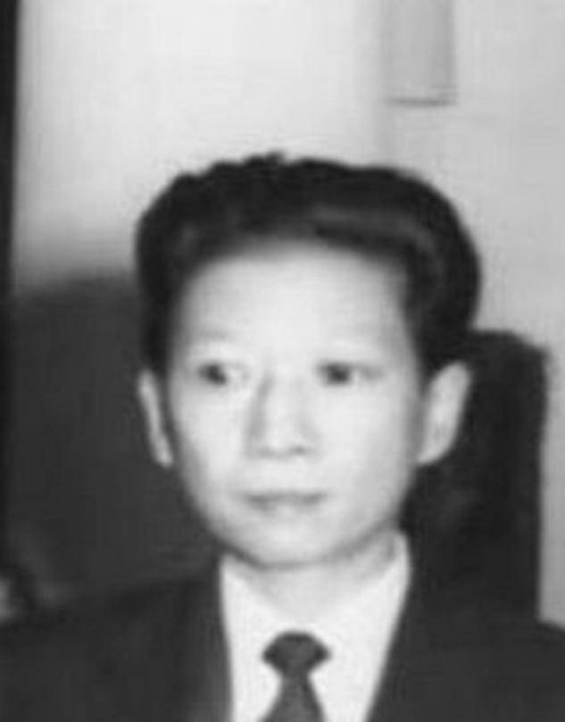 孔令伟:扮男装一生潇洒,晚年却因执拗医死自己,宋美龄亲自送葬