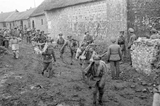 敌人大摆迷魂阵,营长看完一纸军令,忽然哈哈大笑:弥天大谎