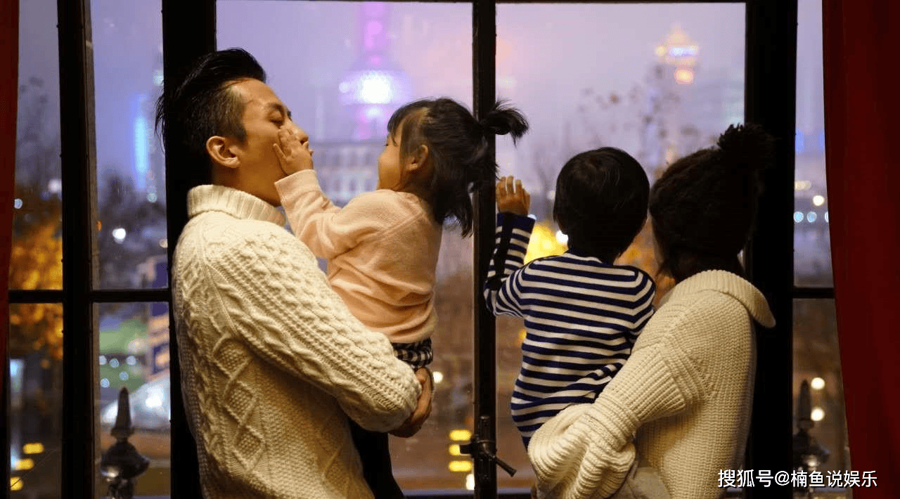 孙俪邓超为女儿庆生,小花妹妹10岁了,一家四口恩爱细节让人羡慕