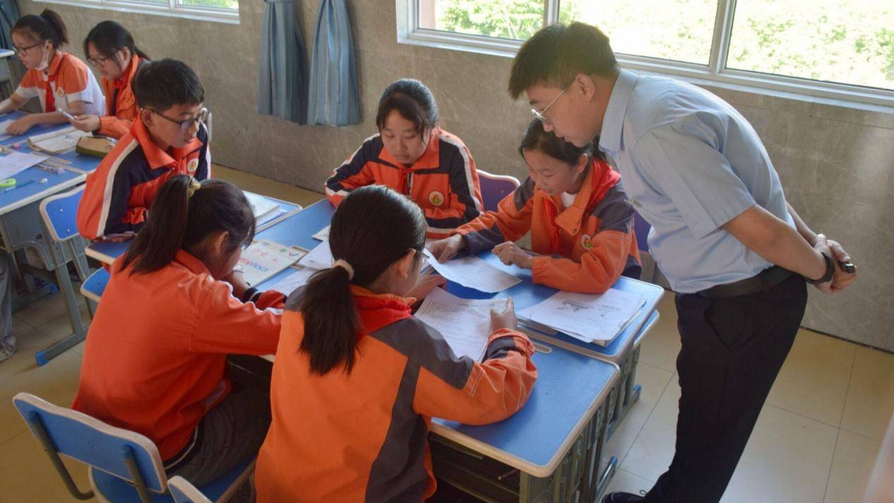 灞桥区进校深入老洞小学开展课堂教学送教活动 推动教育均衡发展注入