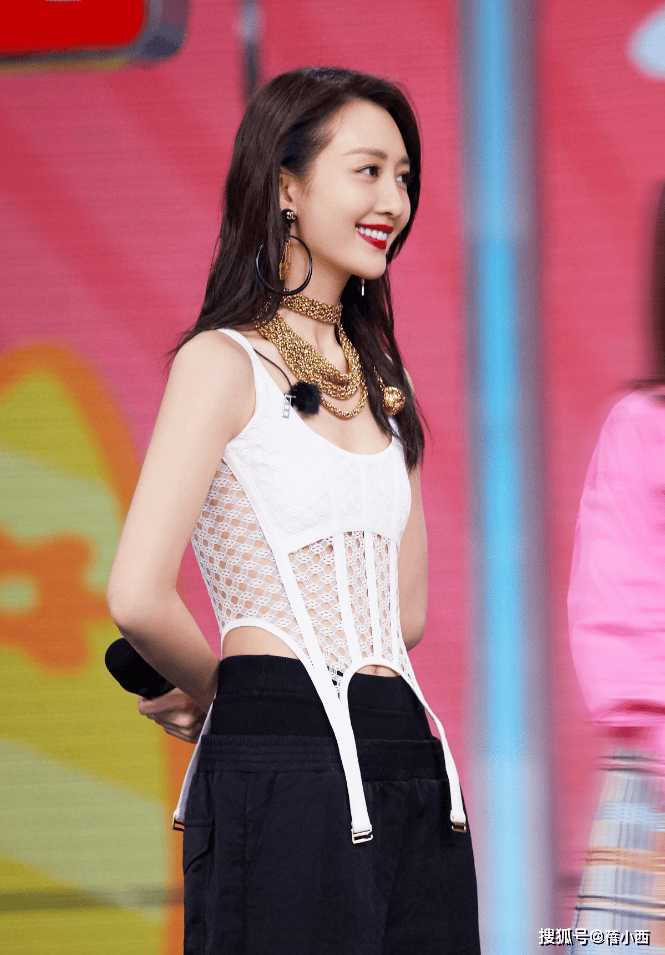 "王鸥"当妈后豁出去!内衣外穿一点不害羞,这气场一般人比不上