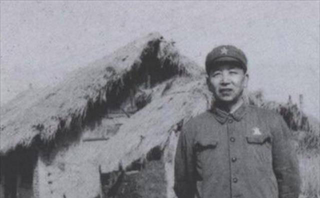 他是原武警部队副司令,父亲是秦基伟,59岁升中将,立2次三等功