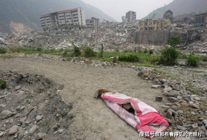 英国路透社记者拍摄的2008年四川汶川大地震 不能忘记