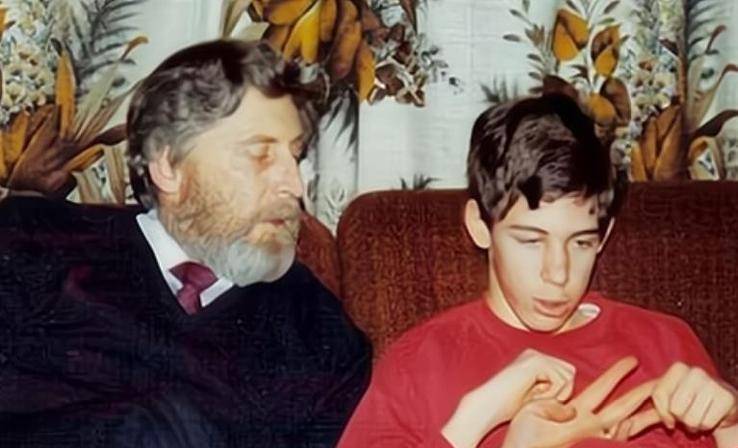 南非男孩卧床昏睡13年,期间遭护工轮流折磨,医生:他其实有意识_马丁