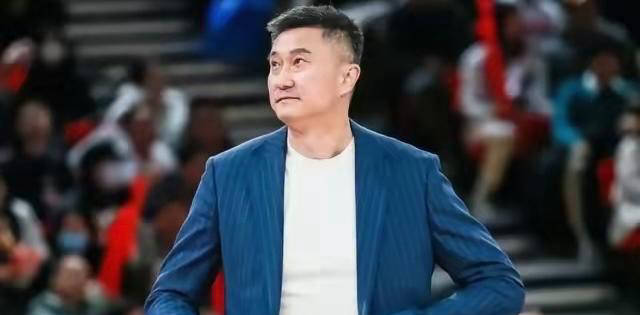 辽宁压倒广东!陈海涛夫妇提前离场,杜锋设计奇特防守,裁判难以裁决