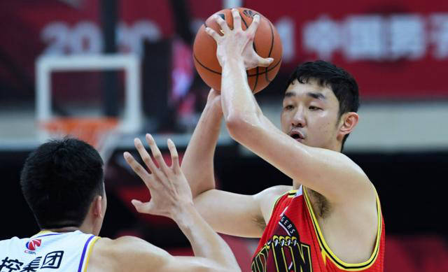 挑战巅峰!cba球星拒绝退役,渴望率队再度崛起