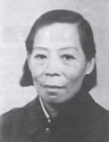 彭咏梧的原配夫人,在此之前,她与彭咏梧结婚育下一子,名为彭炳忠