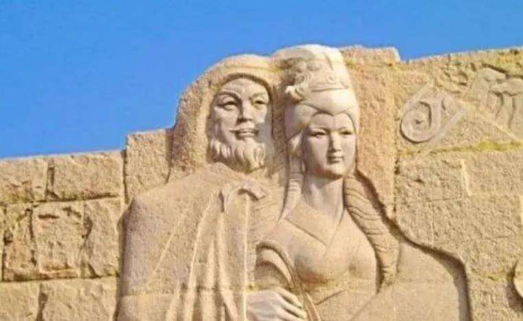 1972年内蒙发现清朝大墓,尸身穿龙袍240年不腐,葬品估值过亿