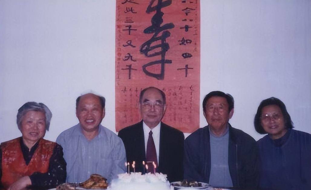 彭云回忆称:谭妈妈对待自己和对待大哥彭炳忠没有任何区别,他自己一直