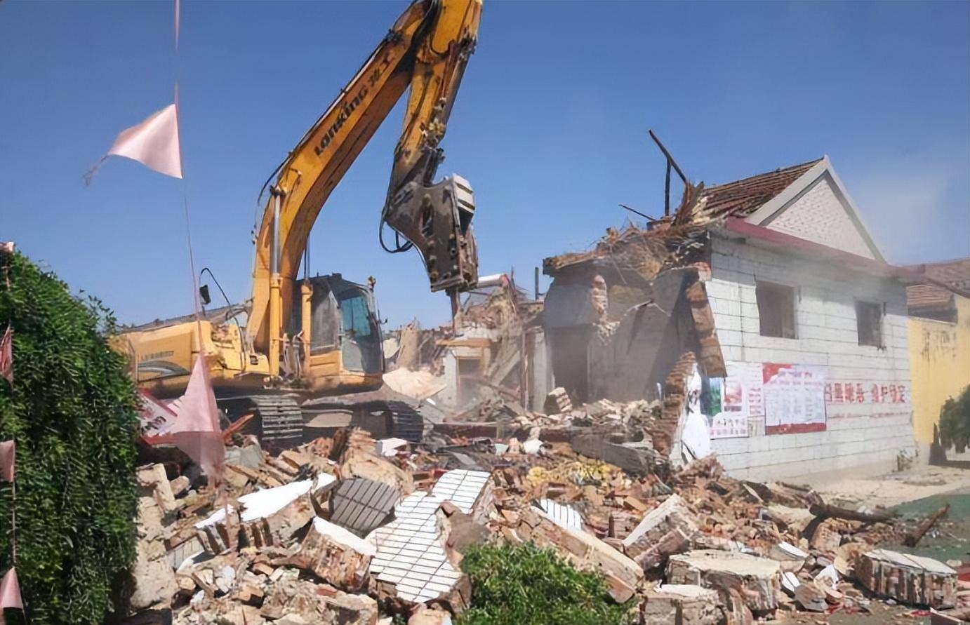 2013年,杨大妈家的老房子拆迁,得到了1300万的拆迁补偿款,拿到这笔钱