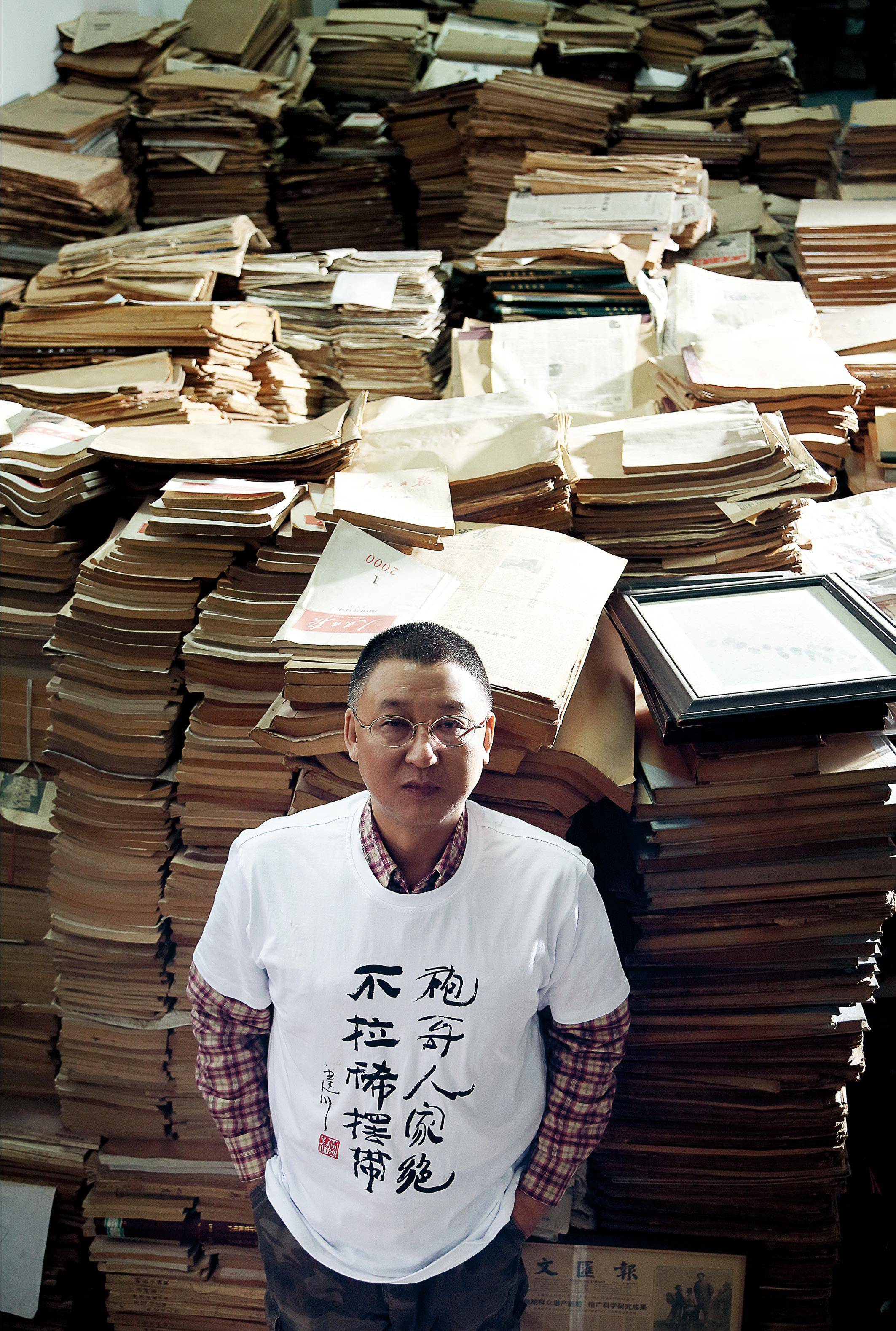 他当市长嫌工资低,辞职去"捡破烂",捡到80亿财富非要上交国家