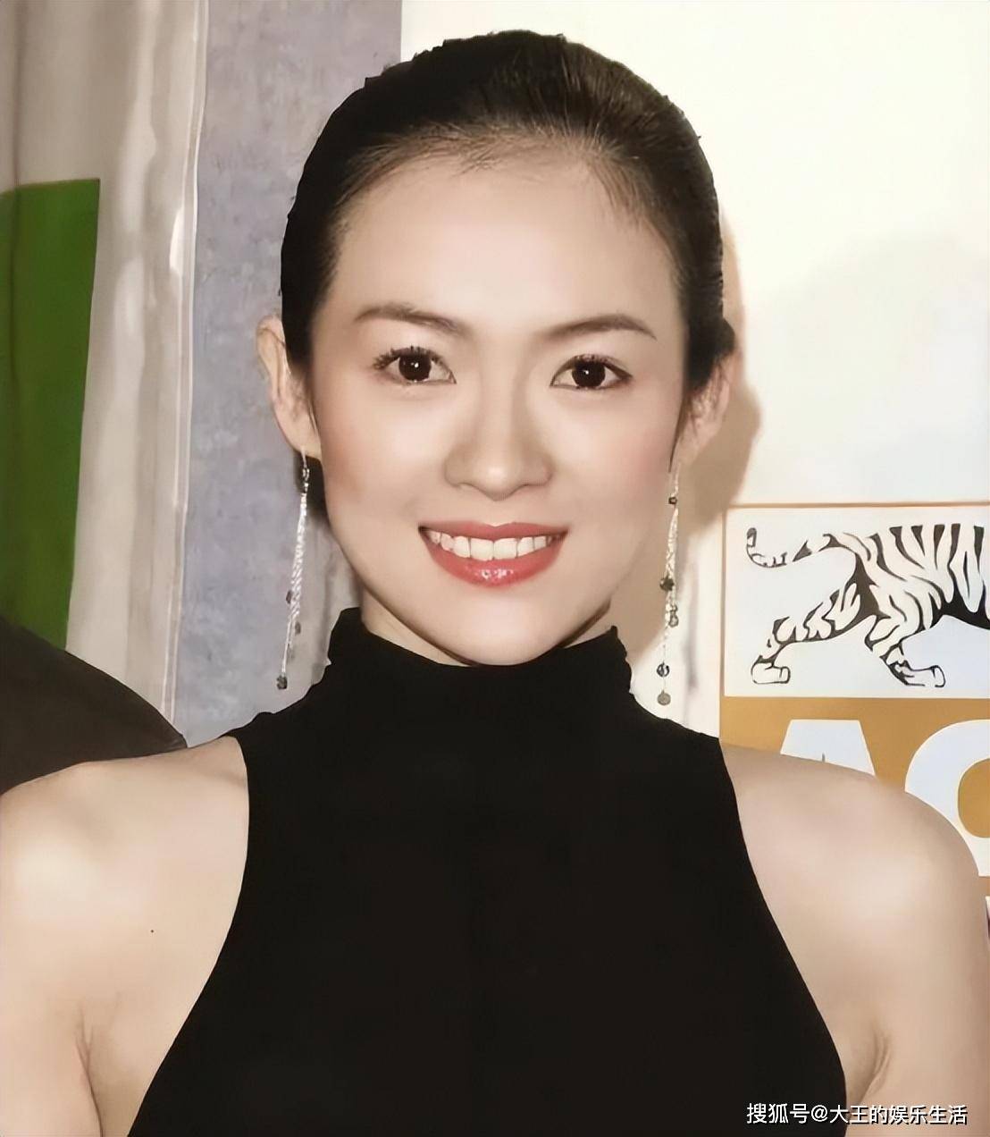 明星红毯造型有多雷人?张雨绮把变蛋当珠宝,关晓彤化身熊猫人