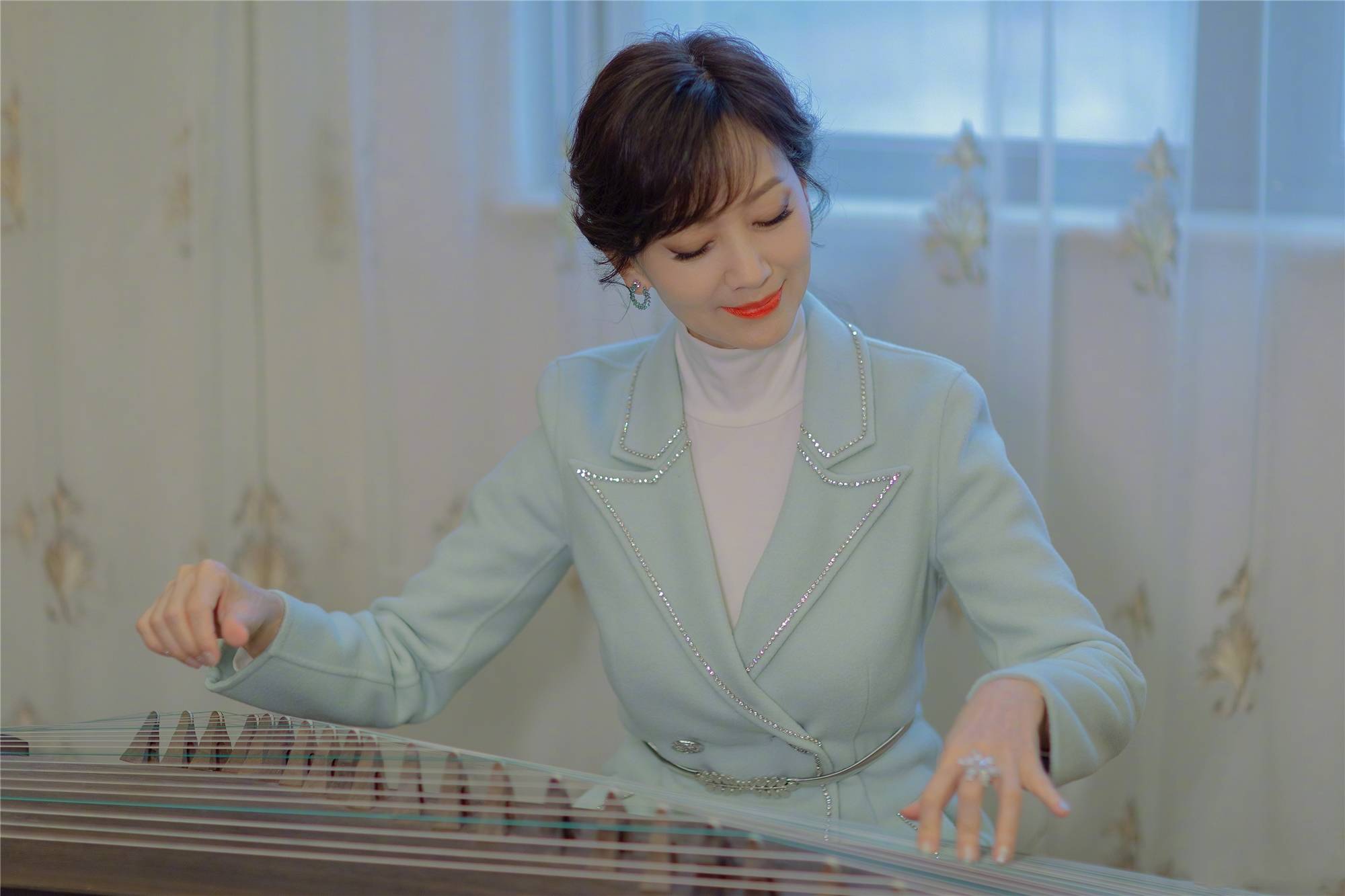 娱乐连连看:肖战,杨紫,冯绍峰,佘诗曼,佟大为,赵雅芝