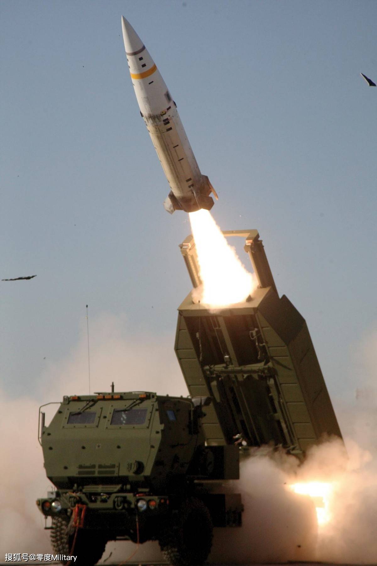 美国批准向乌克兰出售3套海马斯火箭发射器 购买资金由德国提供