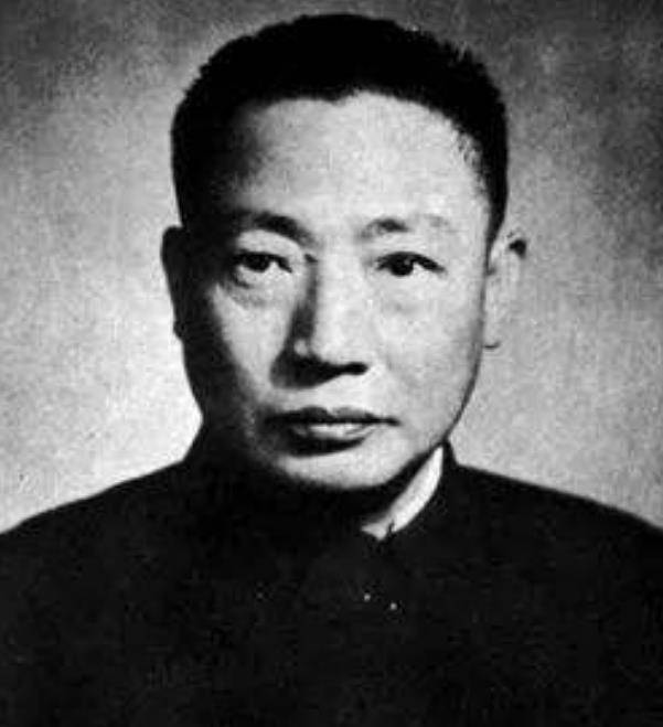 1947年,宋美龄在家睡觉,丢失珍贵钻戒,老刑警:被老鼠叼走了