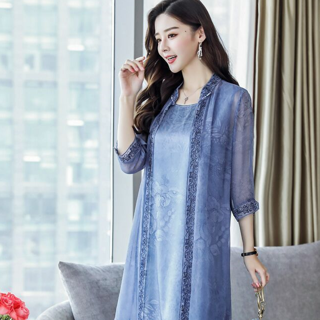 这几款真丝连衣裙火了,高档舒适,提升气质穿上超显美嫩!