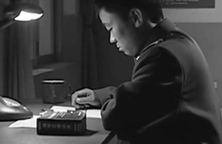 所以深思熟虑之后,石庆才暂时放弃了退伍的想法,他怀着愧疚的心给