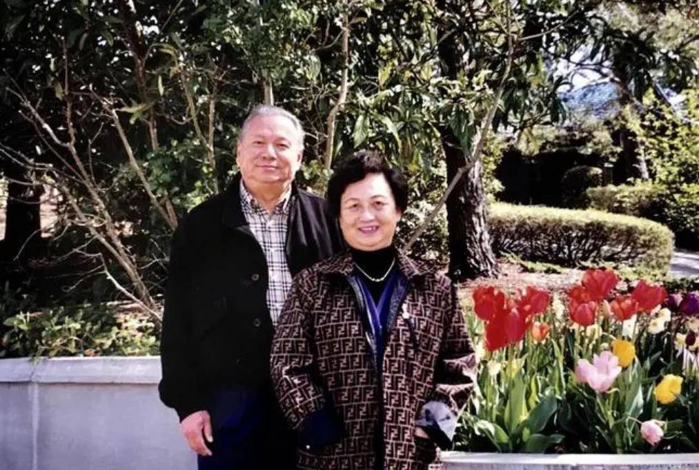 洪君彦前两任妻子都才貌出众,第三任妻子平凡无名,却得丈夫独宠