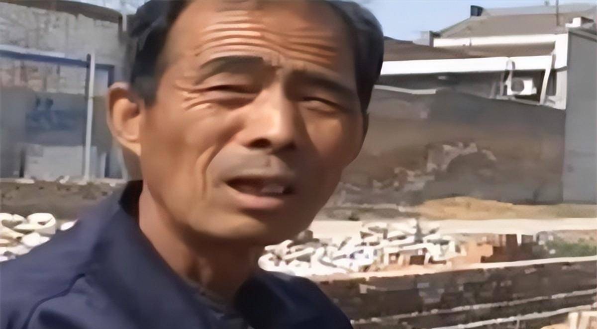 2016年,陕西老农挖出"地下金库",获半吨古币,专家:价值上亿