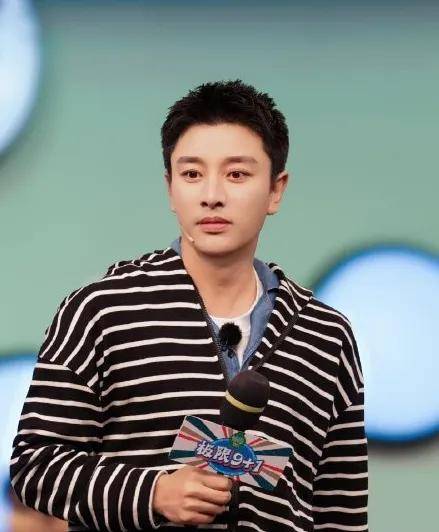 有种整容叫李小璐离婚,前夫贾乃亮没什么变化,她却像换了个人