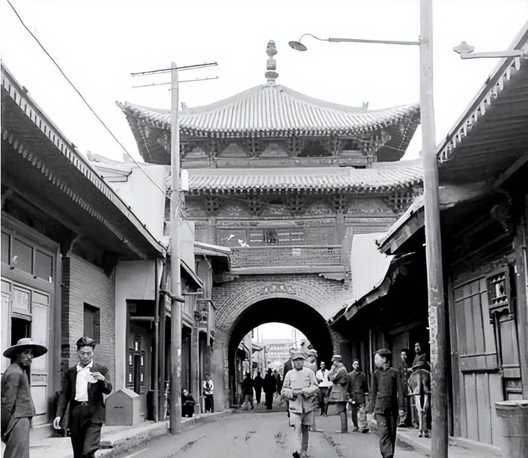 西北的黄四郎们有多嚣张 县长看他们脸色 西北军都在他们手上吃大亏