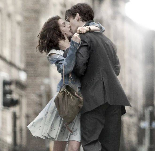 安妮·海瑟薇为艺术献身,这8部电影展现她的荧幕传奇!